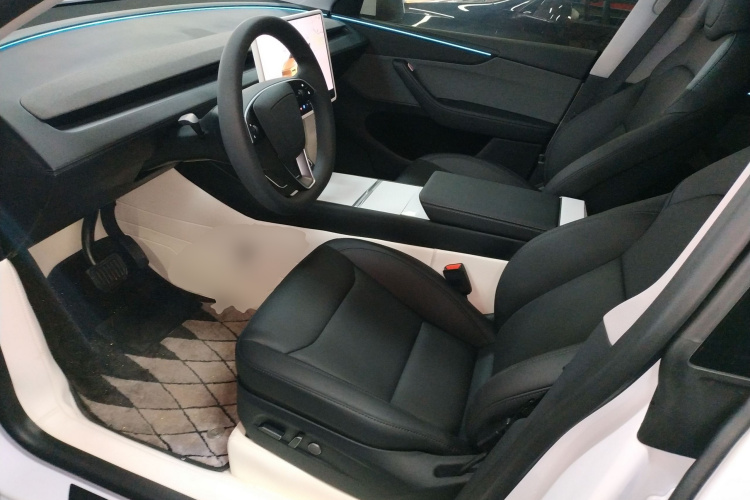 Tesla Model Y 2025 car image #15
