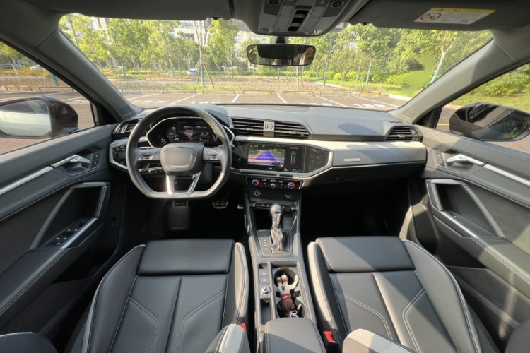 Audi Q3 2023 immagine di auto #12