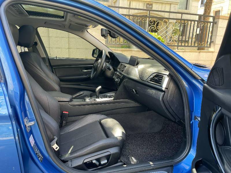 BMW 3 Series 2019 car image #6