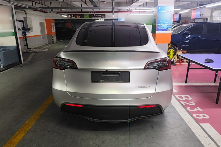 Tesla Model Y 2023 car image #6