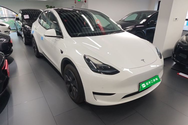 Tesla Model Y 2023 #4 Tesla Model Y 2023 car image #4