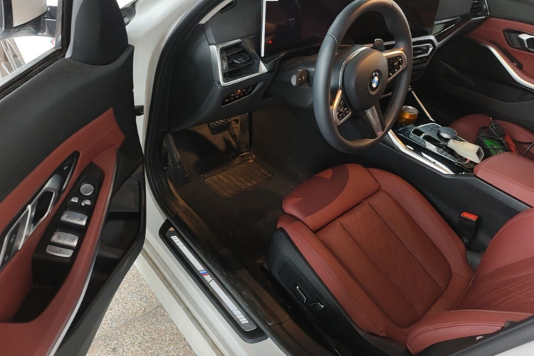 BMW 3 Series 2024 car image #16