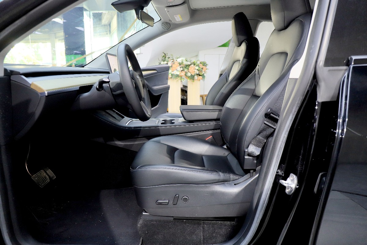 Tesla Model Y 2022 immagine di auto #5
