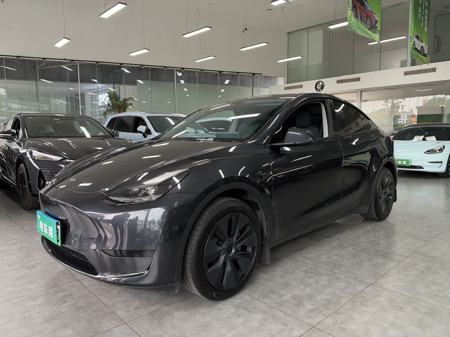 Tesla Model Y 2024 car image 