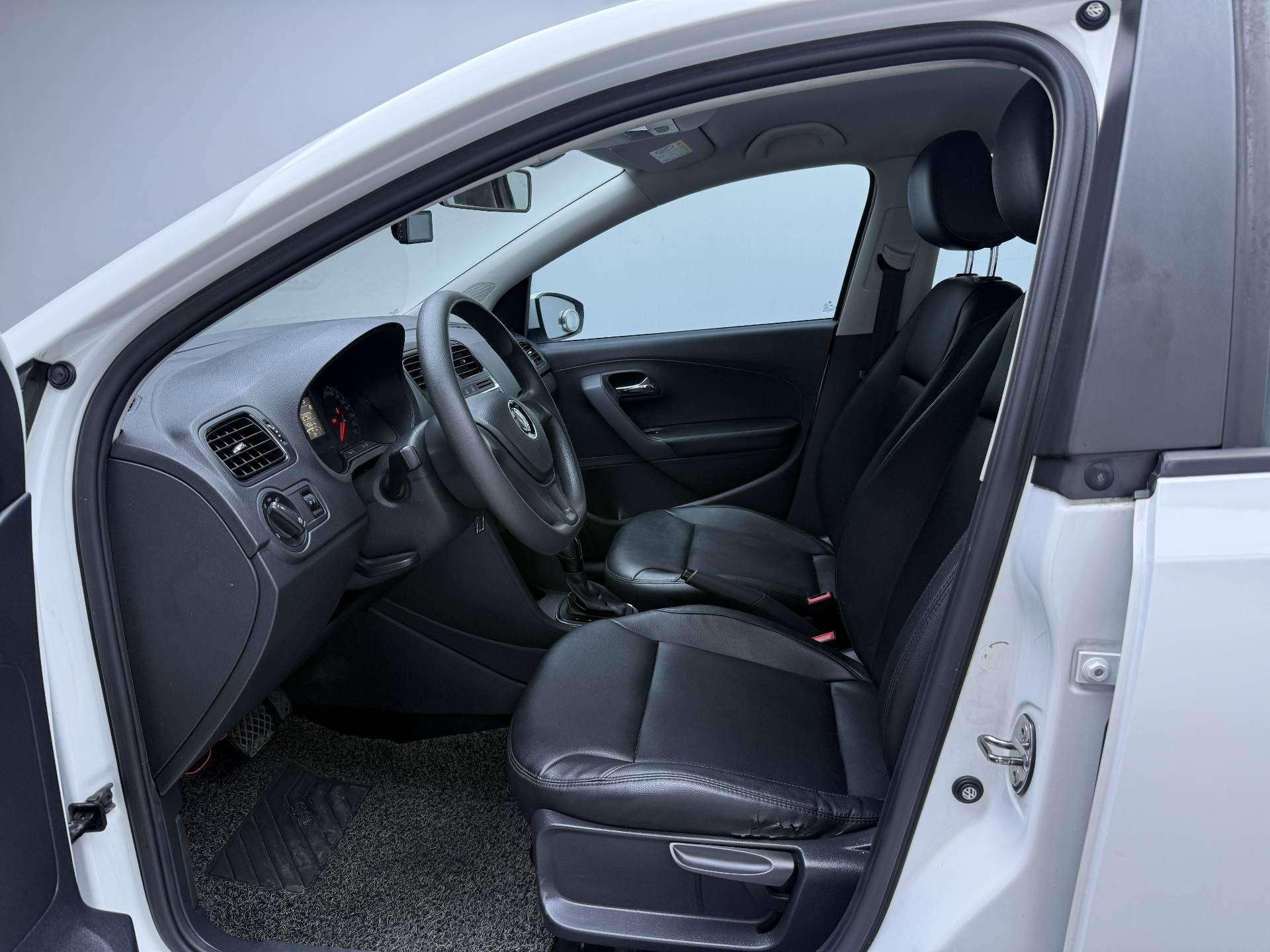 Volkswagen Polo 2019 car image #5