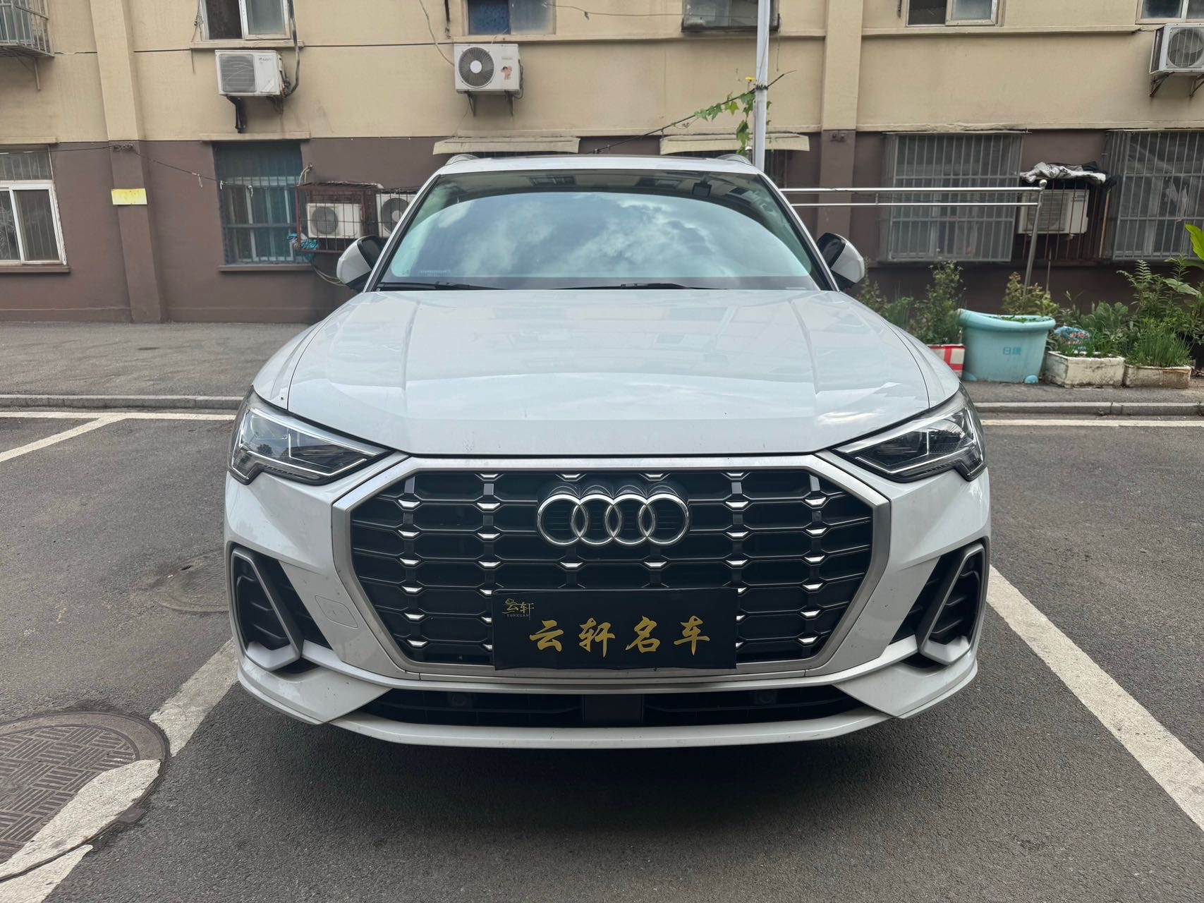 Audi Q3 2023 car image #2
