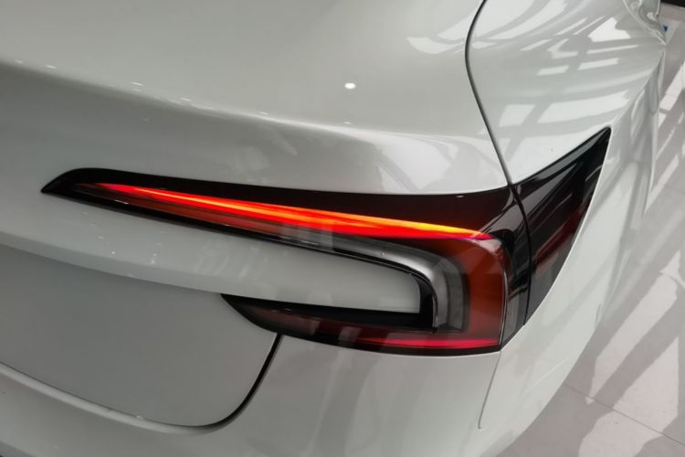 Tesla Model 3 2026 car image #8
