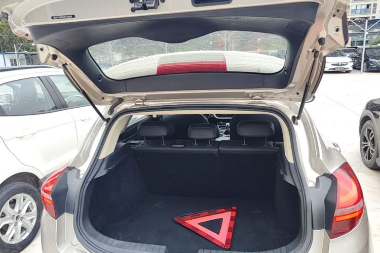 GEELY Emgrand GS 2018 car image #19