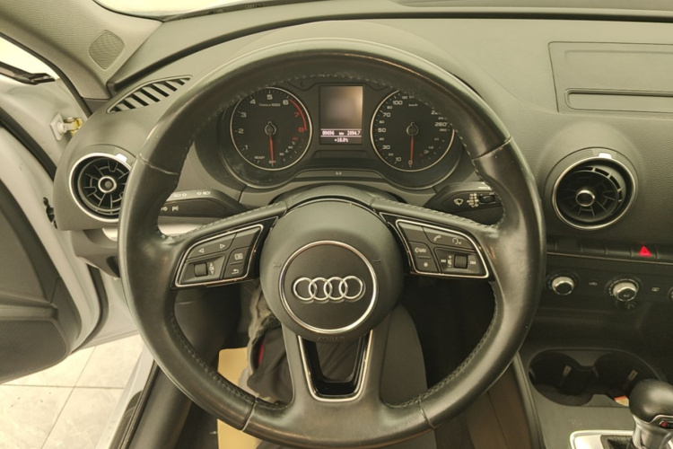 Audi A3 2018 изображение автомобиля #11