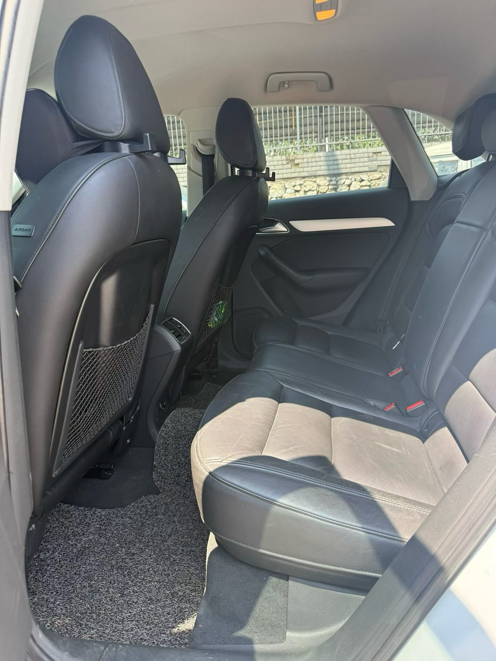 Audi Q3 2016 car image #8