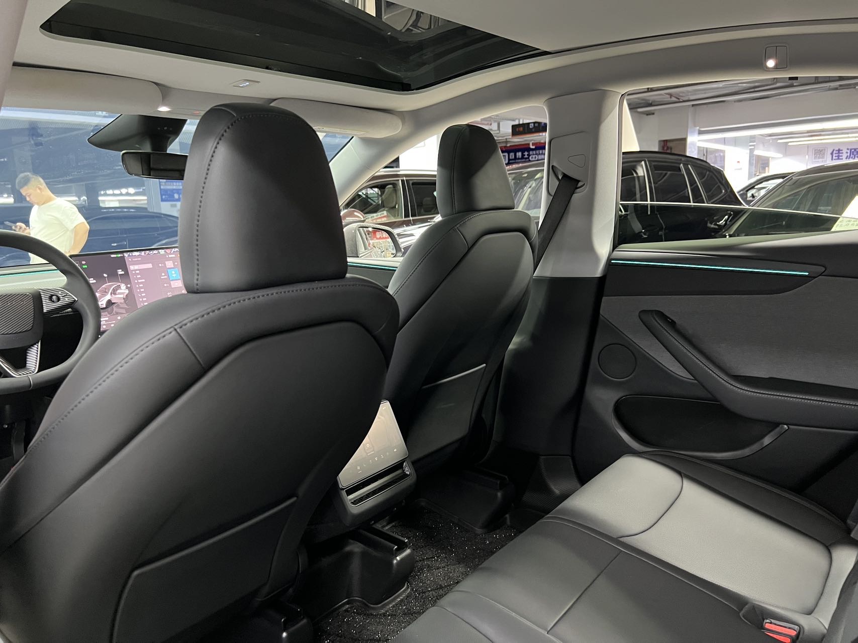 Tesla Model Y 2025 #19 Tesla Model Y 2025 car image #19