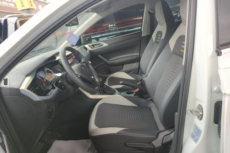 Volkswagen Polo 2021 car image #19
