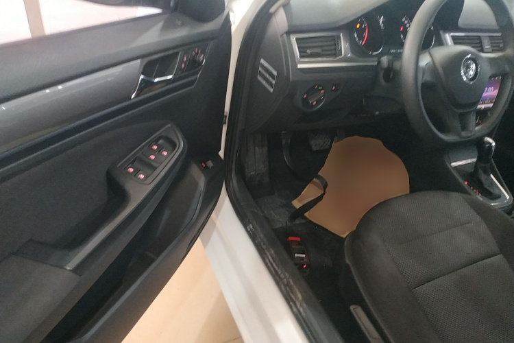 Volkswagen Bora 2016 image de voiture #16