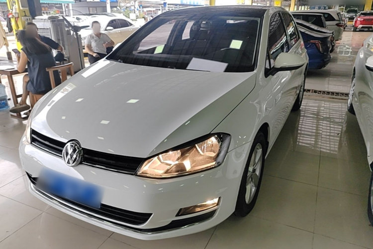 Volkswagen Golf 2017 car image #2