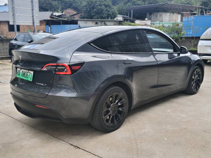 Tesla Model Y 2021 car image #3