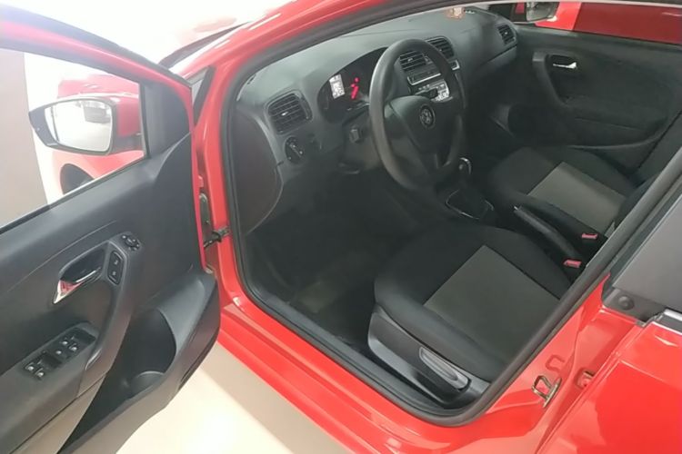 Volkswagen Polo 2018 car image #16
