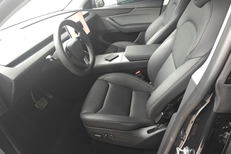 Tesla Model Y 2025 #15 Tesla Model Y 2025 car image #15