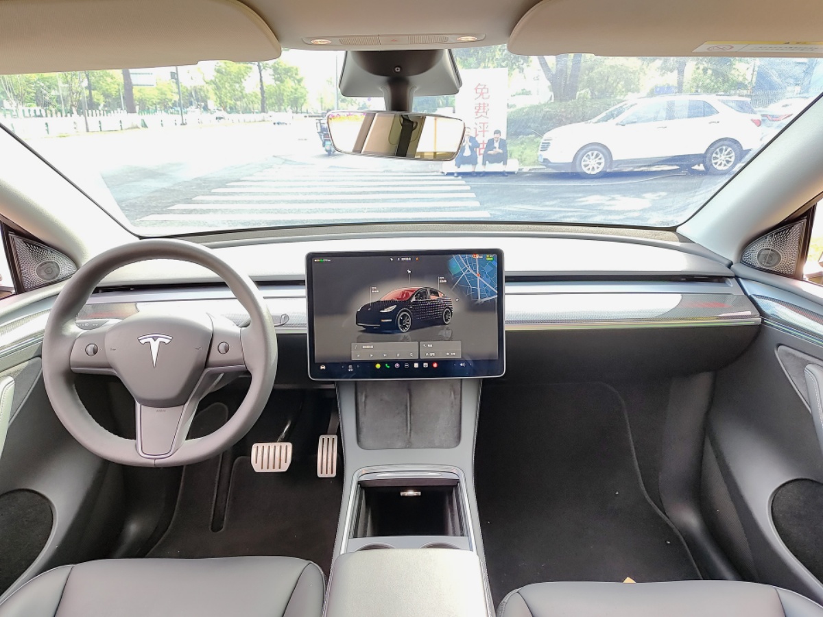 Tesla Model Y 2023 car image #5