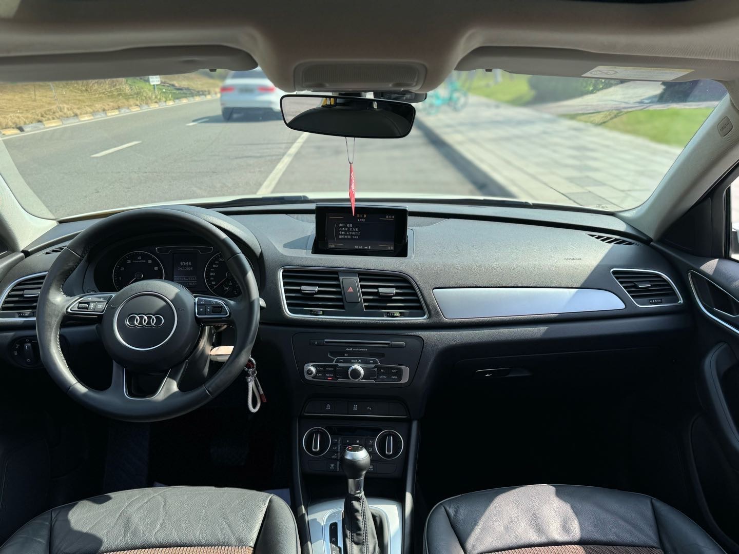 Audi Q3 2016 car image #8