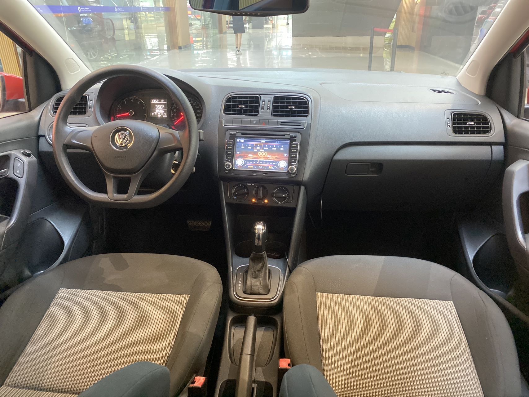 Volkswagen Polo 2017 car image #7
