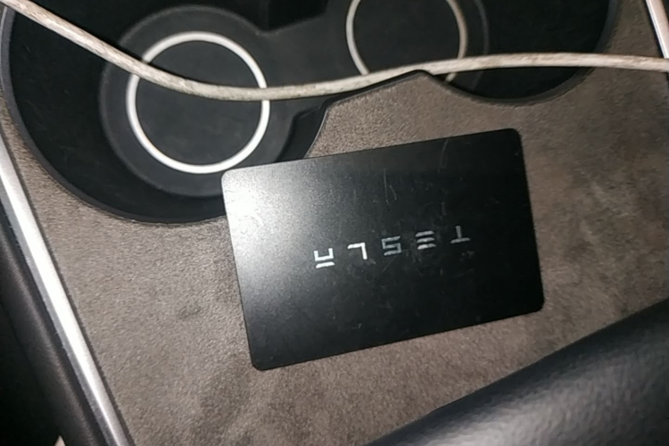 Tesla Model Y 2023 car image #14