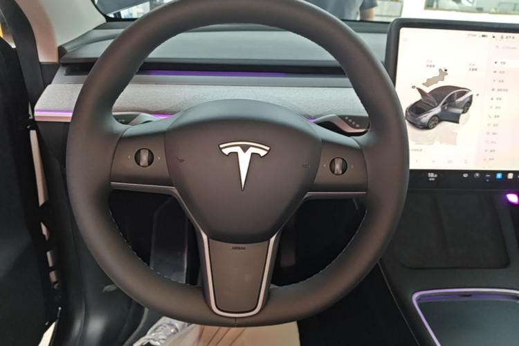 Tesla Model Y 2024 #11 Tesla Model Y 2024 car image #11