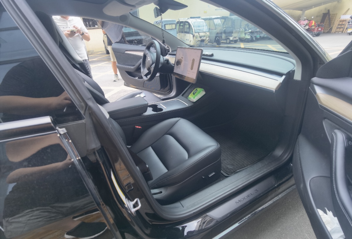 Tesla Model 3 2023 immagine di auto #4
