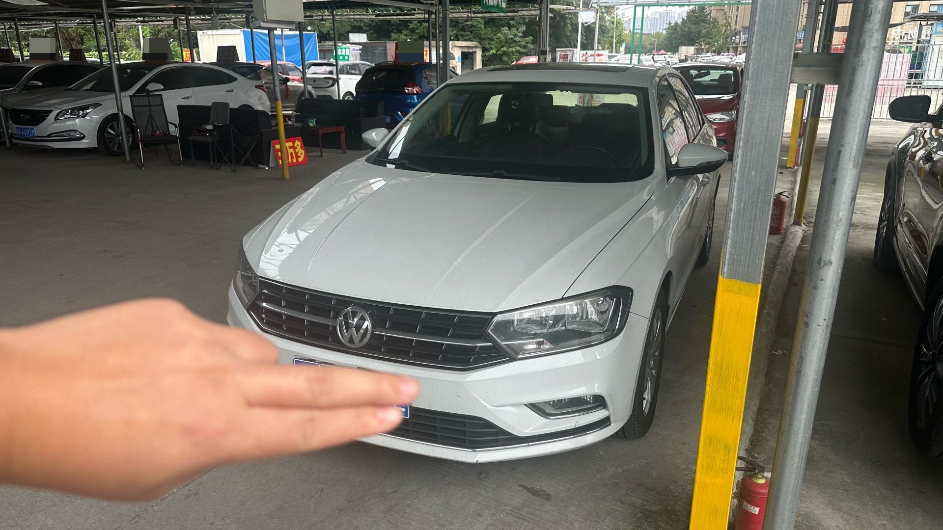 Volkswagen Bora 2016 car image 