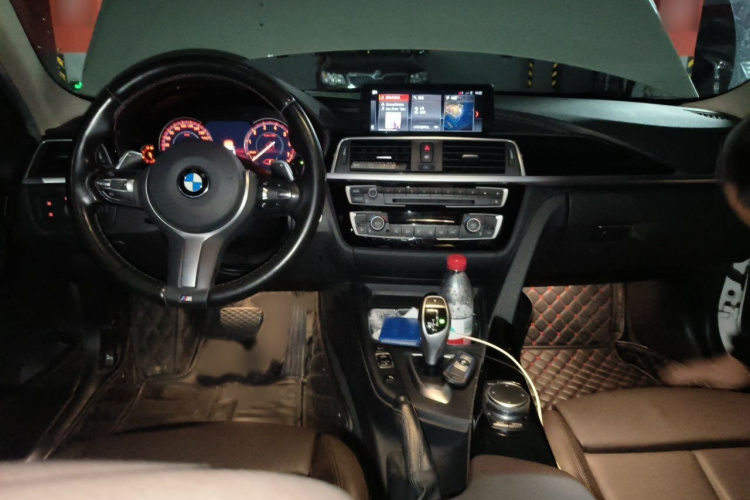 BMW 3 Series 2019 car image #12