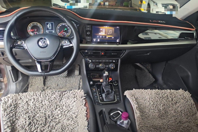 Volkswagen Lavida 2018 car image #11