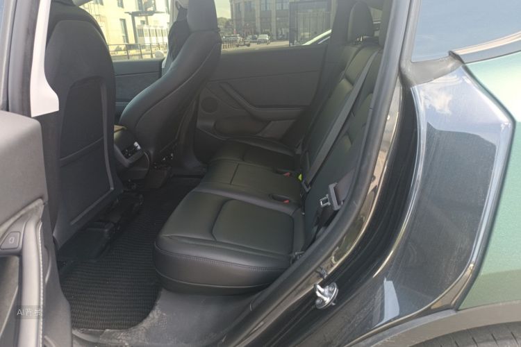 Tesla Model Y 2024 #19 Tesla Model Y 2024 car image #19