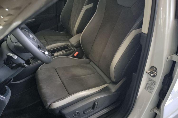 Audi Q3 2021 car image #15