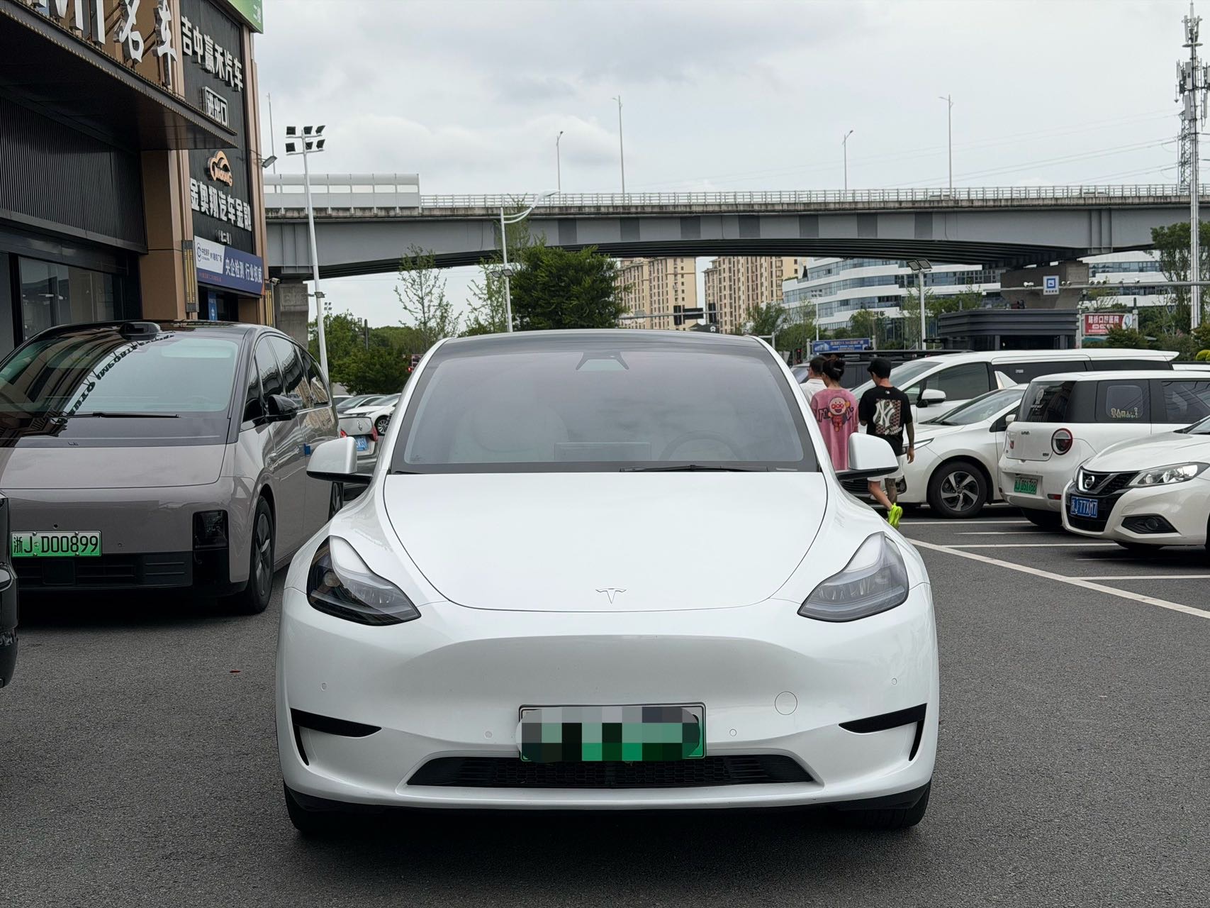 Tesla Model Y 2022 car image #2