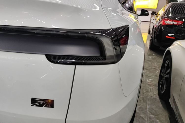 Tesla Model Y 2024 #8 Tesla Model Y 2024 car image #8