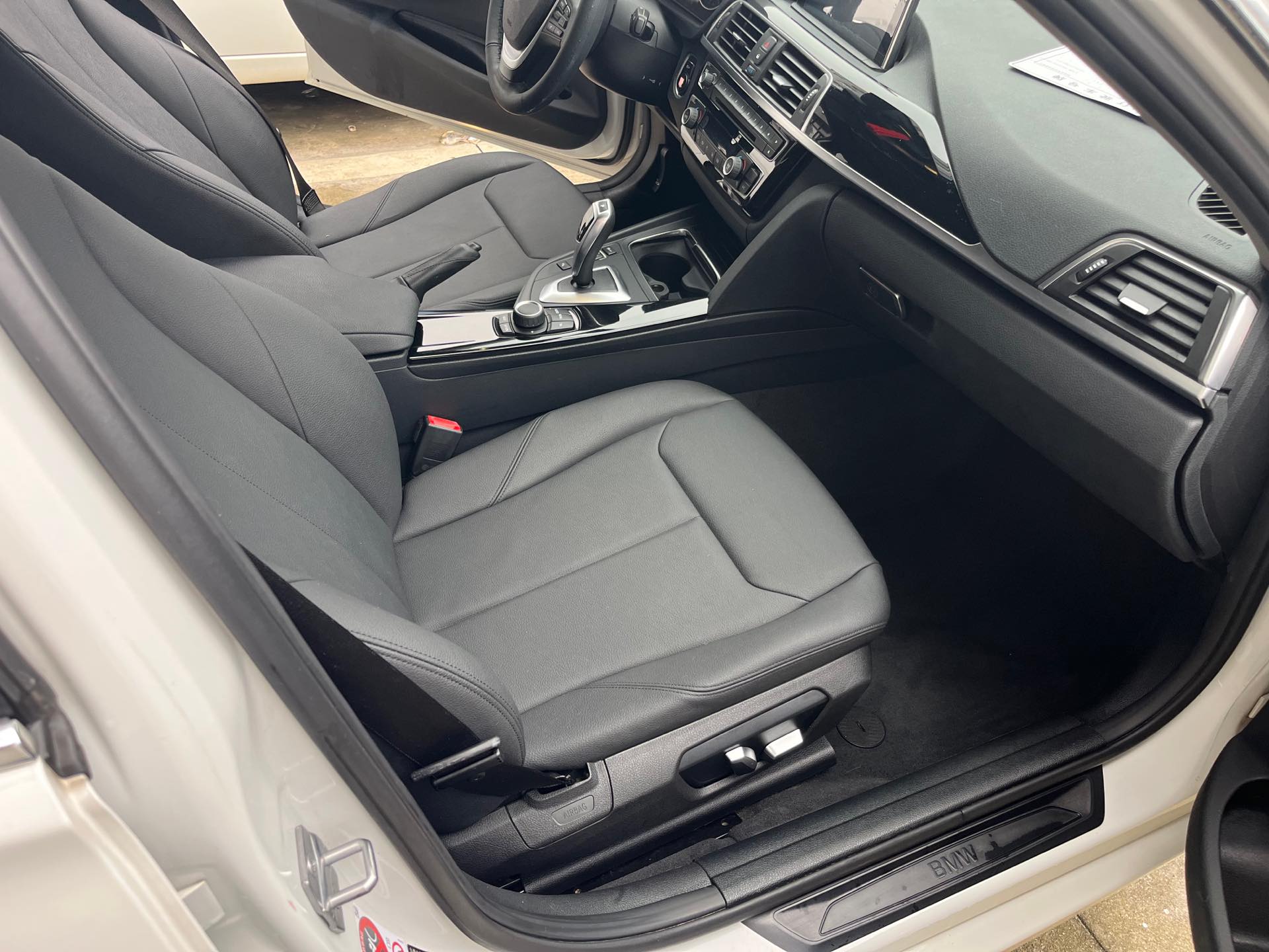 BMW 3 Series 2017 #5 BMW 3 Series 2017 car image #5