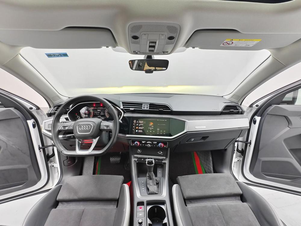 Audi Q3 2023 car image #12