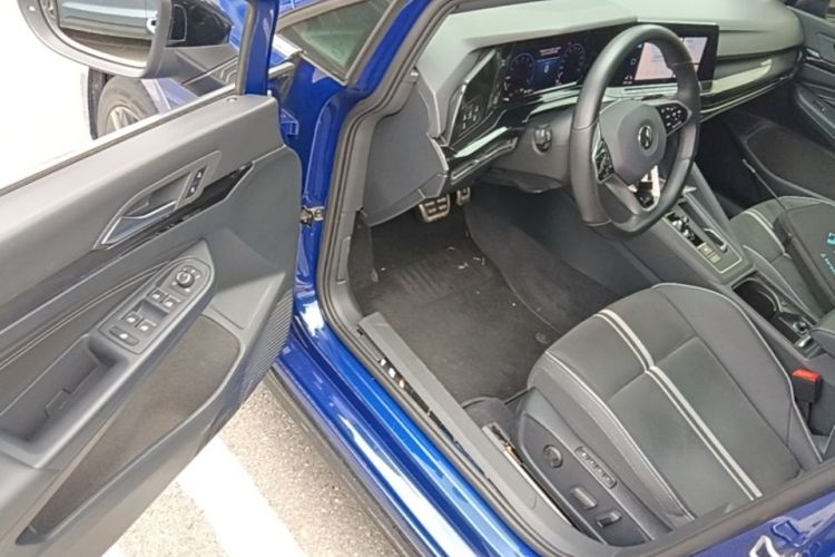 Volkswagen Golf 2021 car image #18