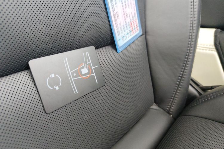 Tesla Model 3 2023 car image #11