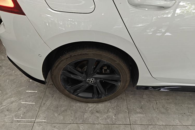 Volkswagen Golf 2023 car image #10