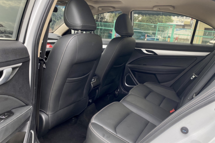 GEELY Emgrand 2019 #15 GEELY Emgrand 2019 car image #15