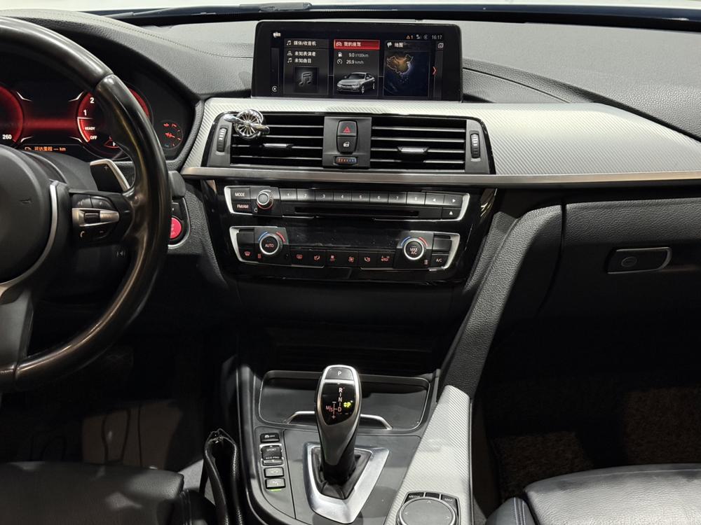 BMW 3 Series 2018 car image #11