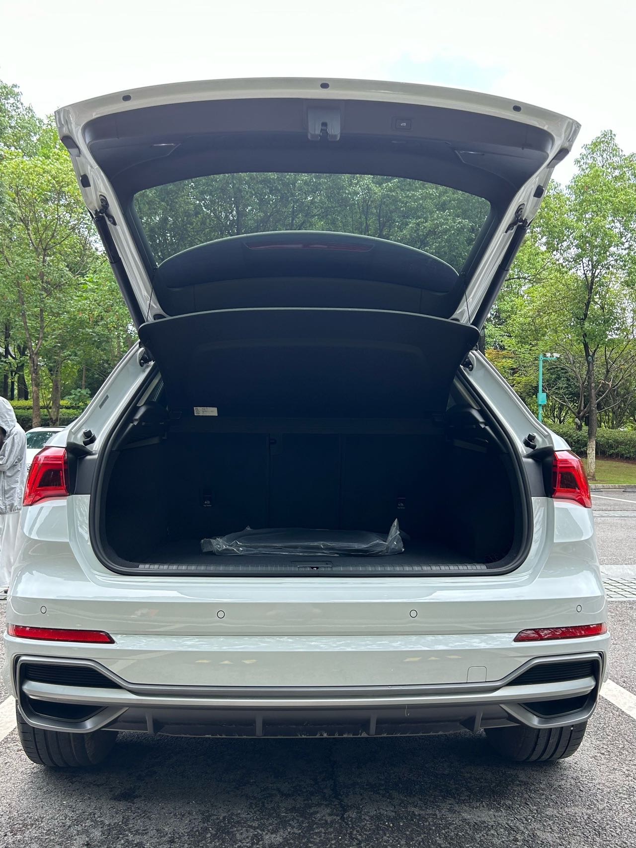 Audi Q3 2022 car image #7
