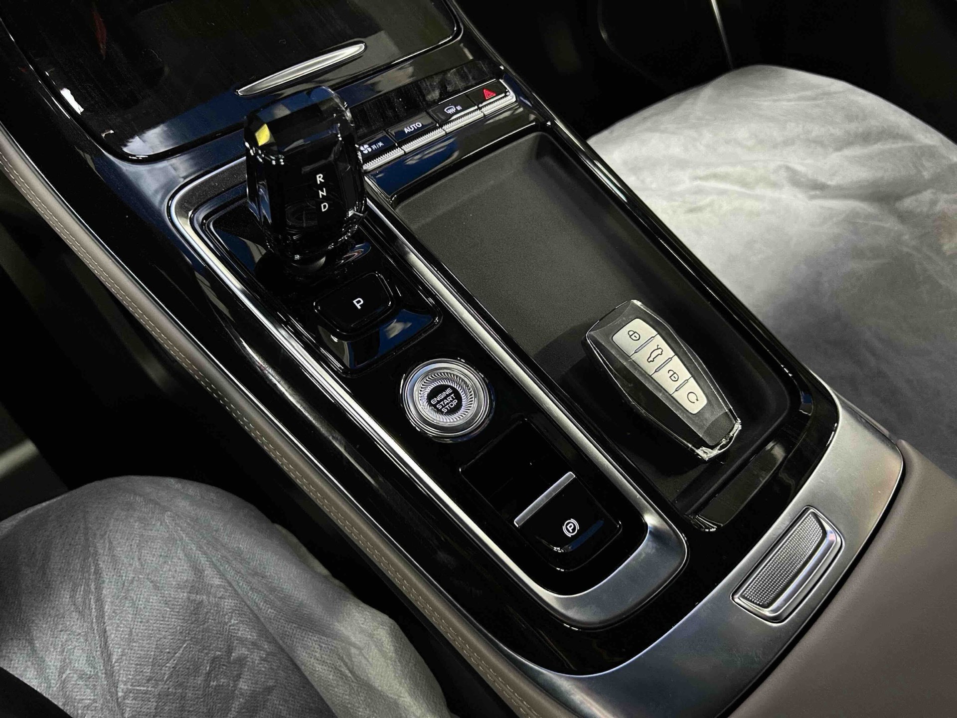 GEELY Boyue L 2026 car image #8