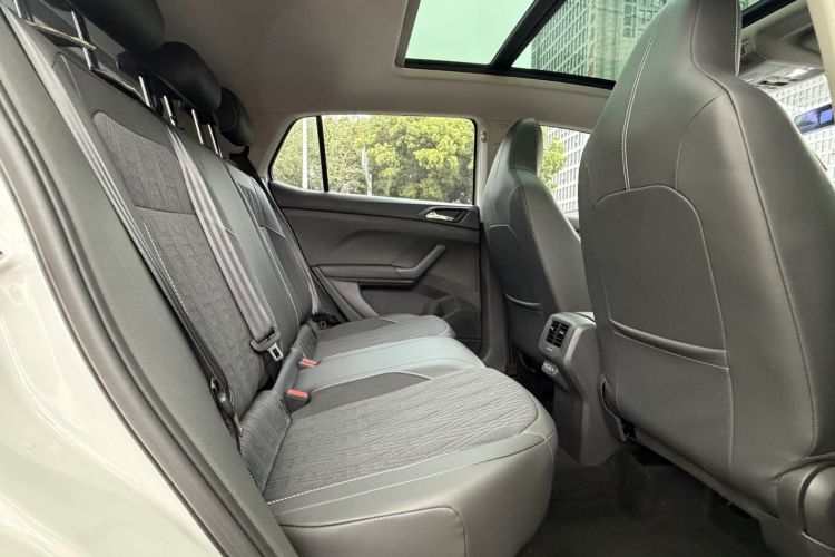 Volkswagen T-Cross 2020 car image #17