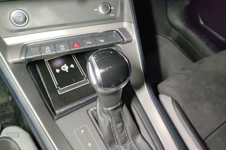 Audi Q3 2022 car image #16