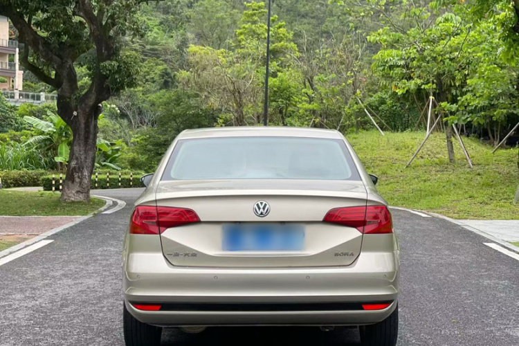 Volkswagen Bora 2017 car image #7