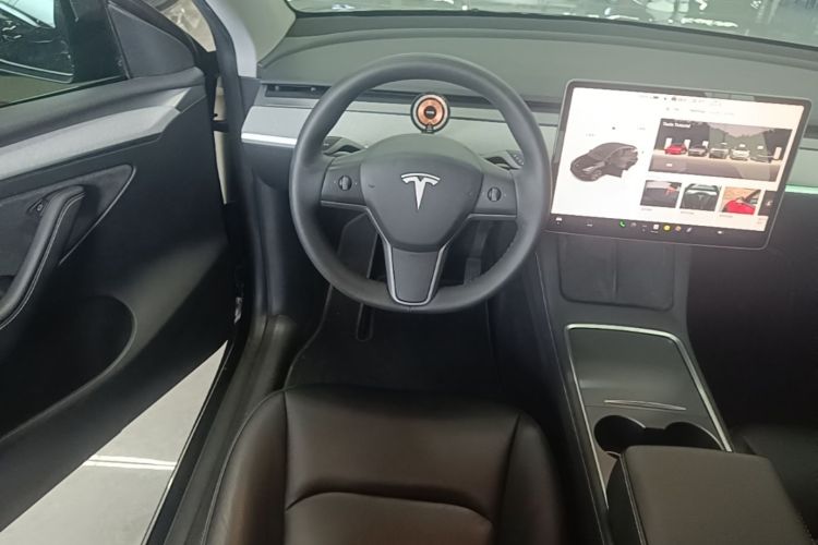 Tesla Model Y 2024 #11 Tesla Model Y 2024 car image #11