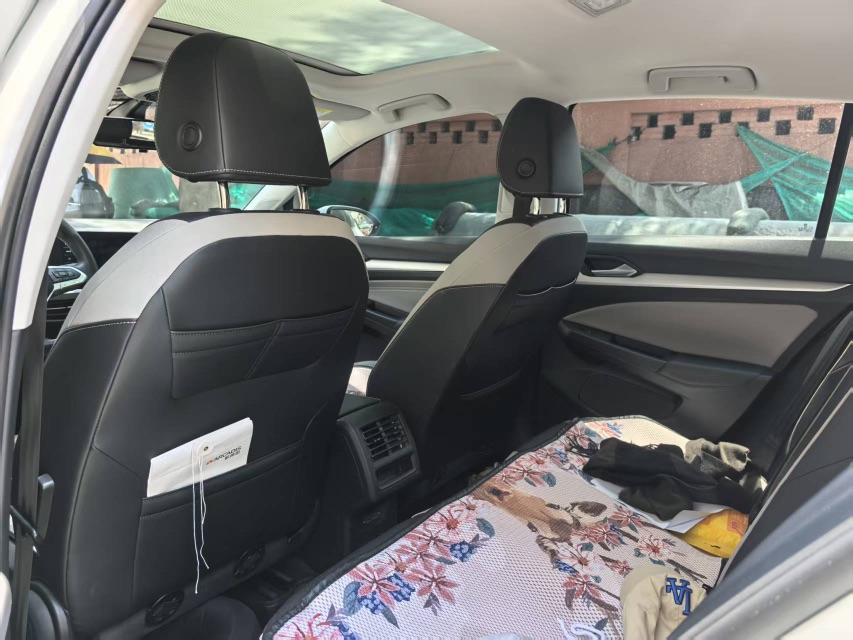 Volkswagen Golf 2021 car image #3