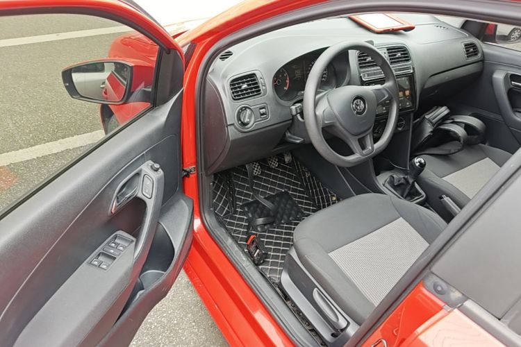 Volkswagen Polo 2018 car image #16