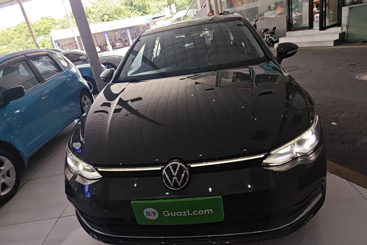 Volkswagen Golf 2021 car image #3